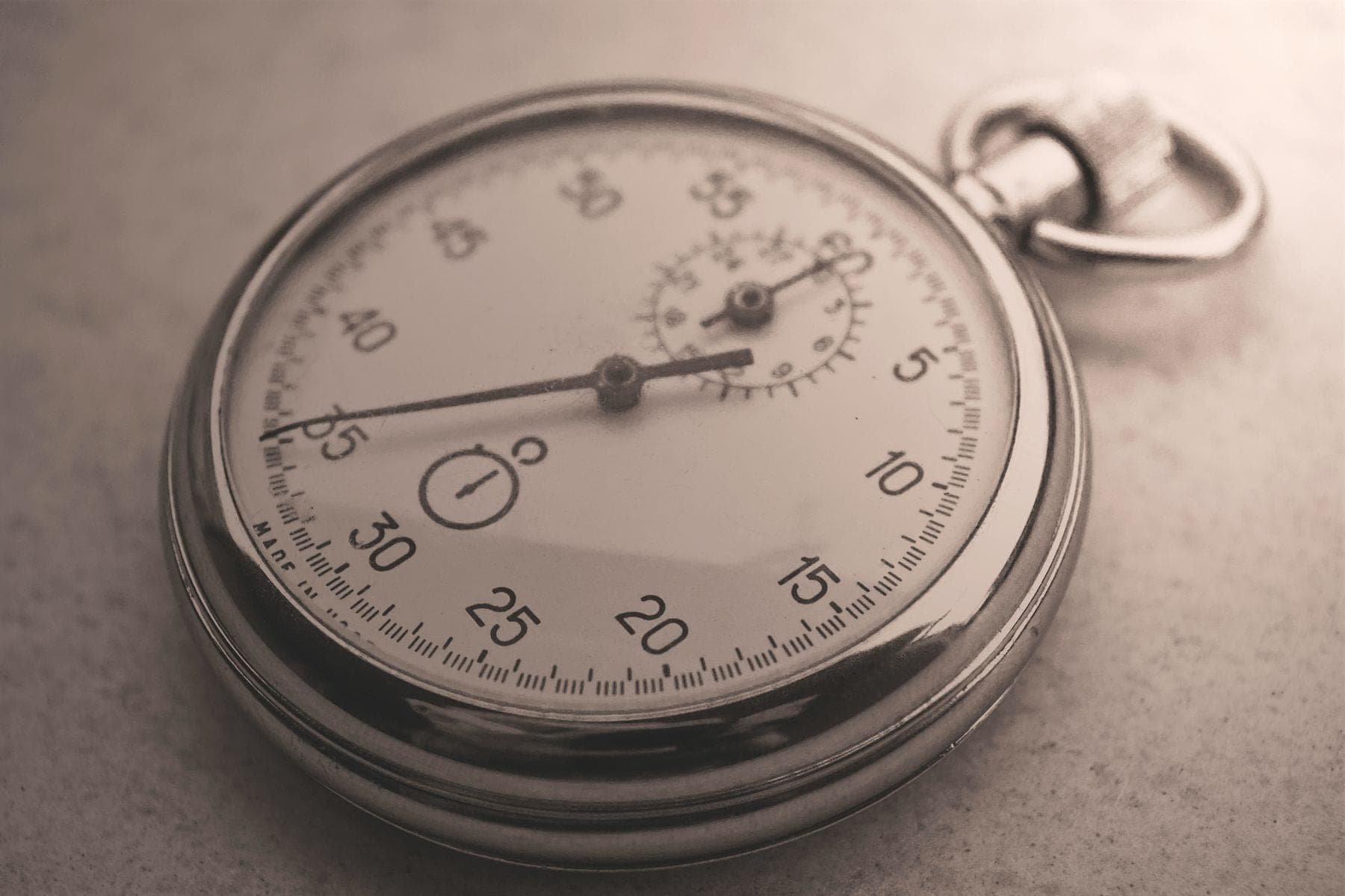 Zilveren zakhorloge in close-up
