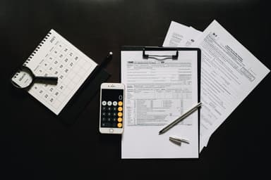 Formulieren, rekenmachine en kalender voor de belastingaangifte