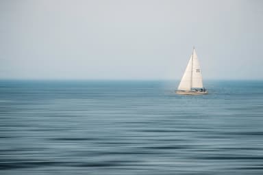 Zeilboot op open water