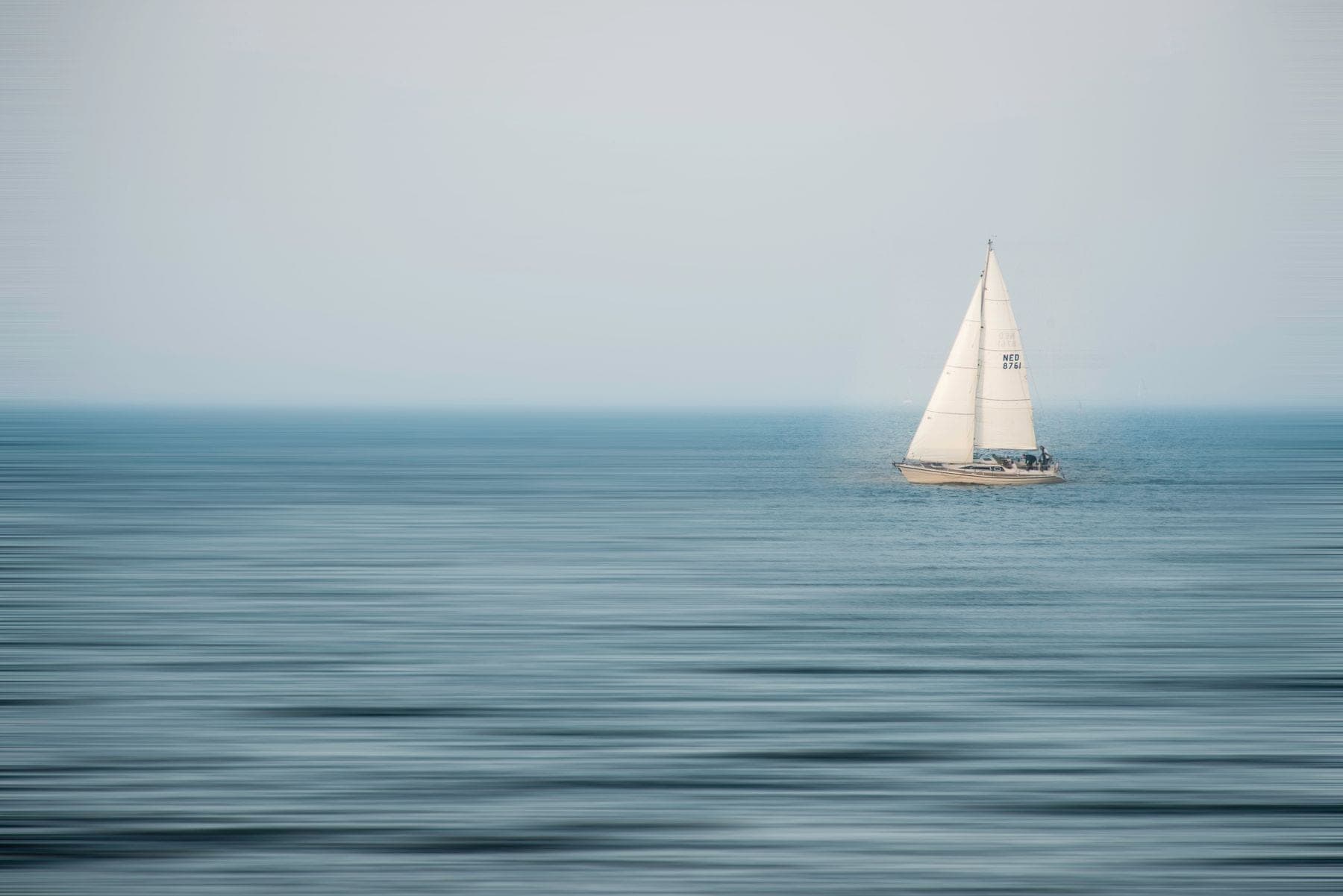 Zeilboot op open water